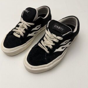 STRAYE Women's Black and White Sneakers Size 6.5